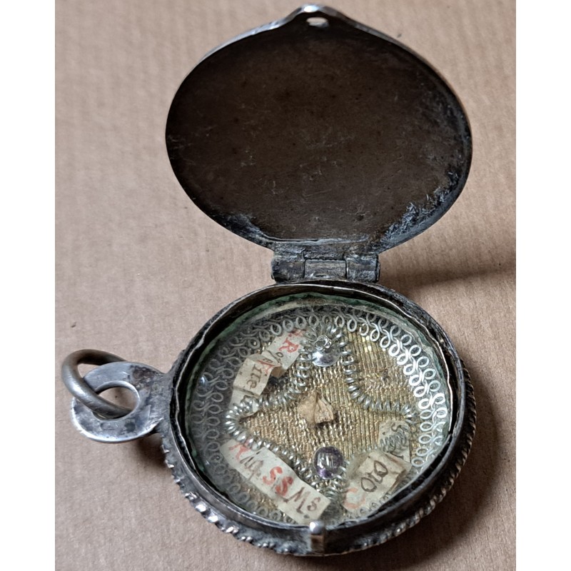 Silver reliquary with various relics, 18th century - 6/11