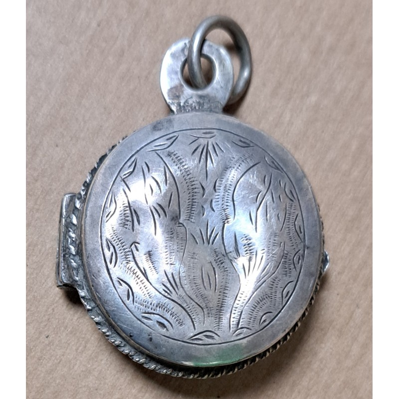 Silver reliquary with various relics, 18th century - 8/11