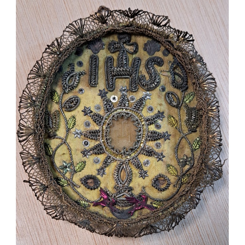 Embroidered plaque or reliquary in gold and silver with the Christogram IHS. 19th century