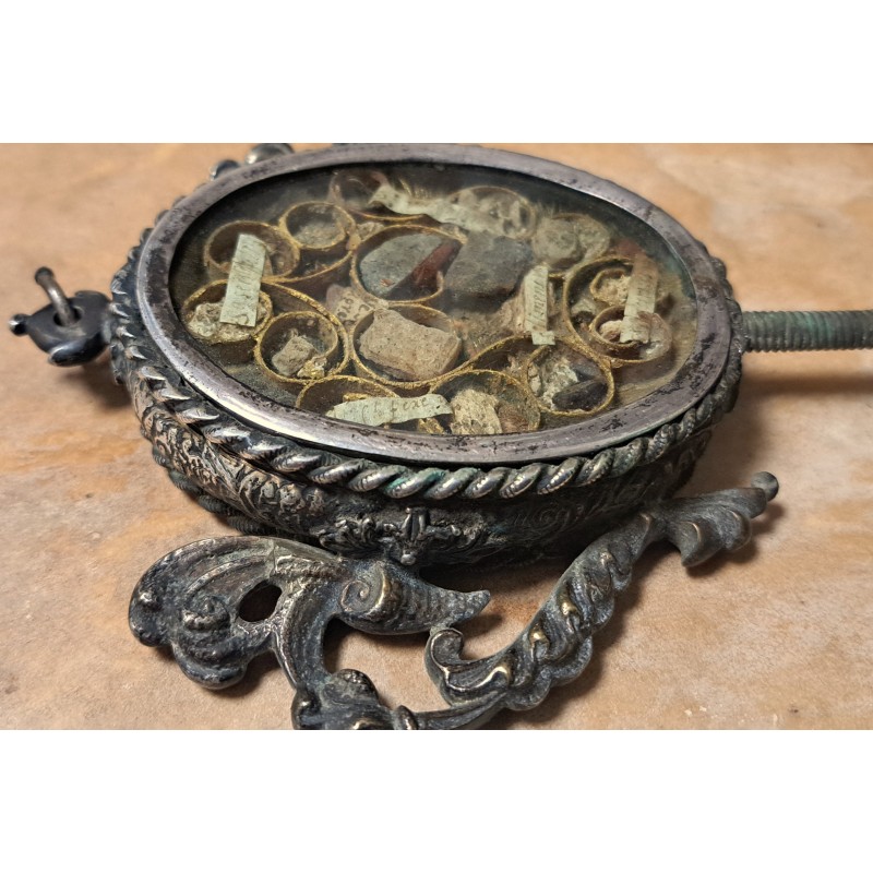 Large Baroque Reliquary 18th Century, silver with multiple relics of saints - 3/12
