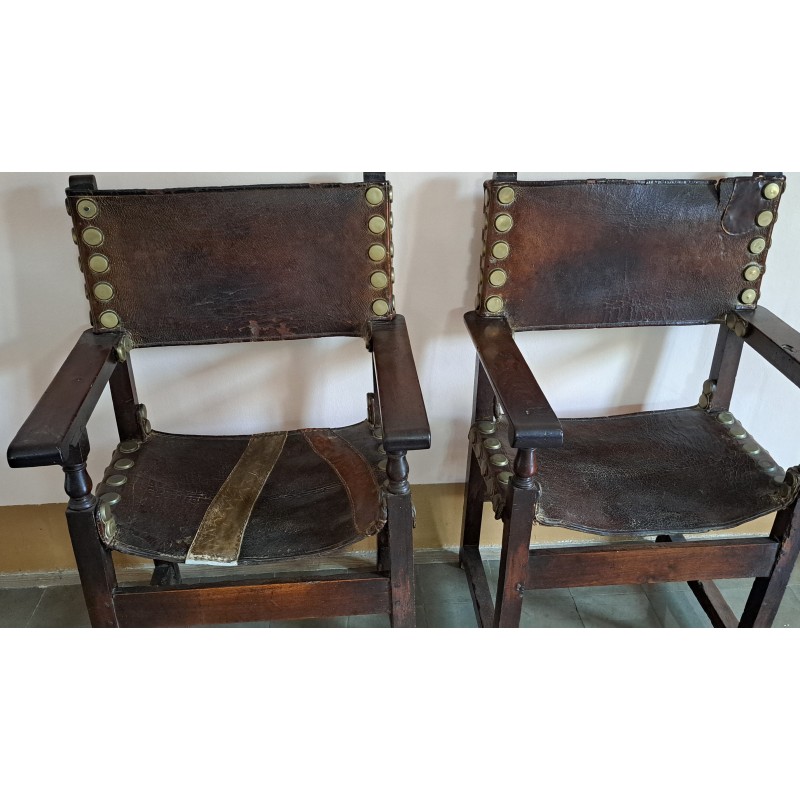 Pair of frail armchairs, walnut wood, leather upholstery. 18th century - 2/7
