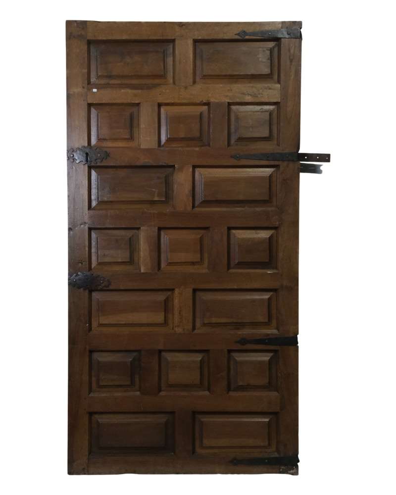 Puerta de cuarterones castellana del Siglo XVIII en nogal
