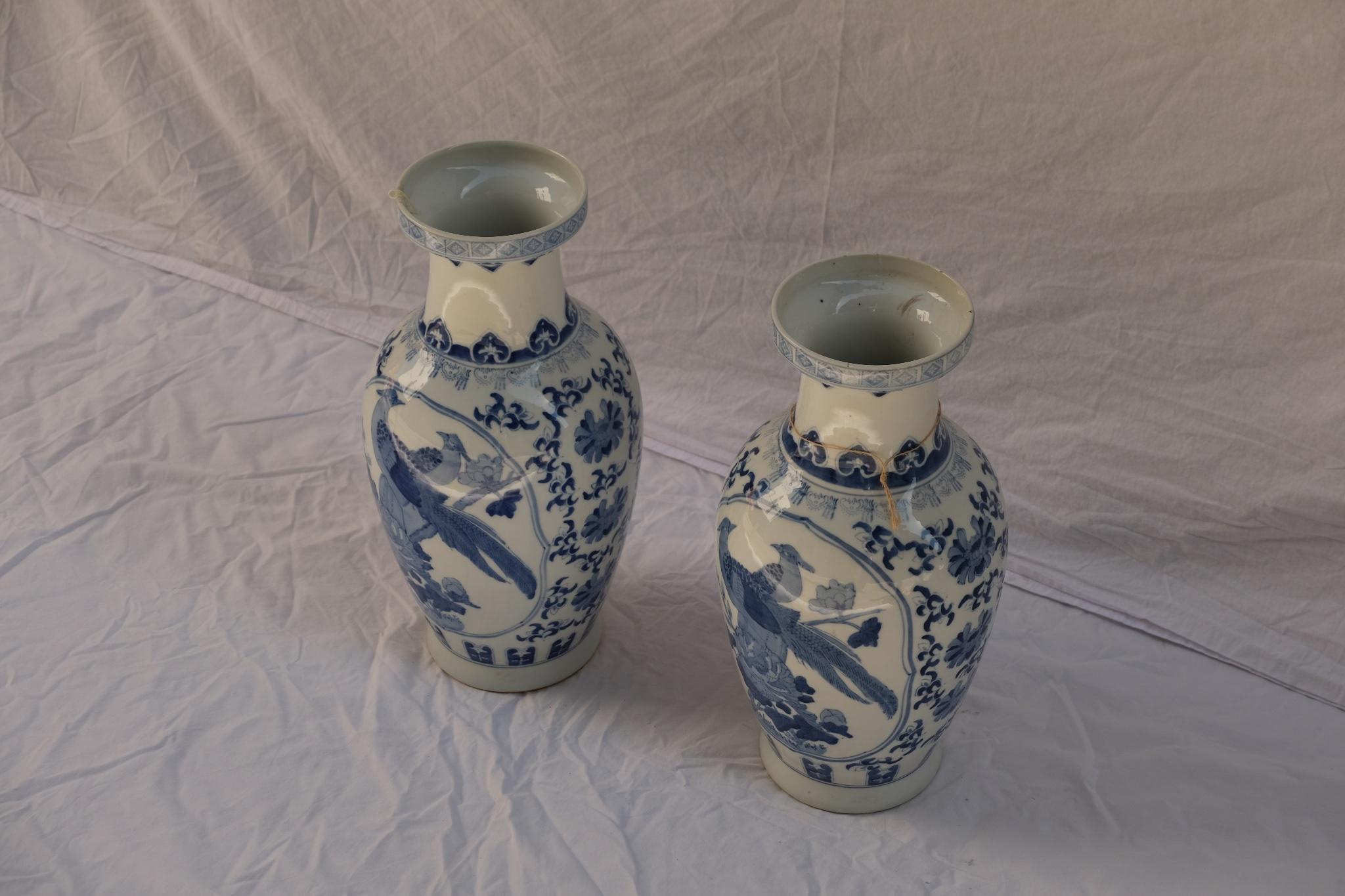 Pair of Chinese Vases - 2/9