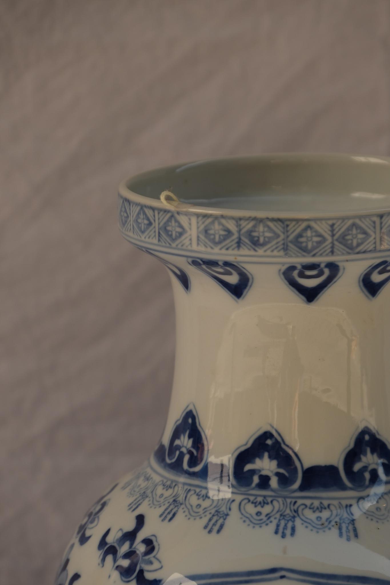 Pair of Chinese Vases - 7/9