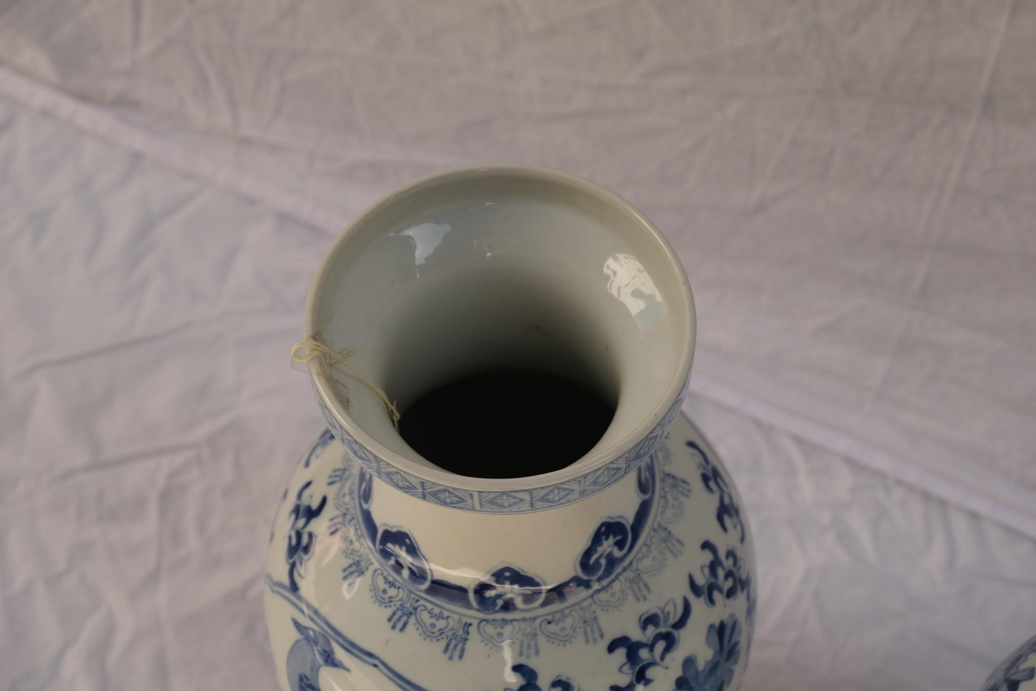 Pair of Chinese Vases - 8/9