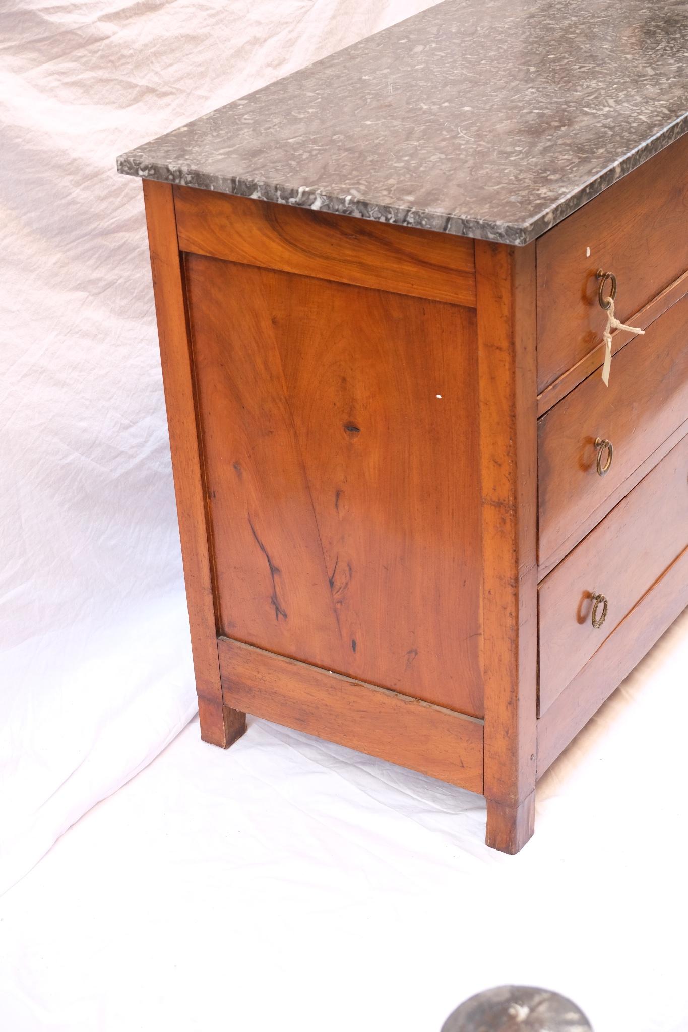 French Commode from the Late 18th Century - 4/15