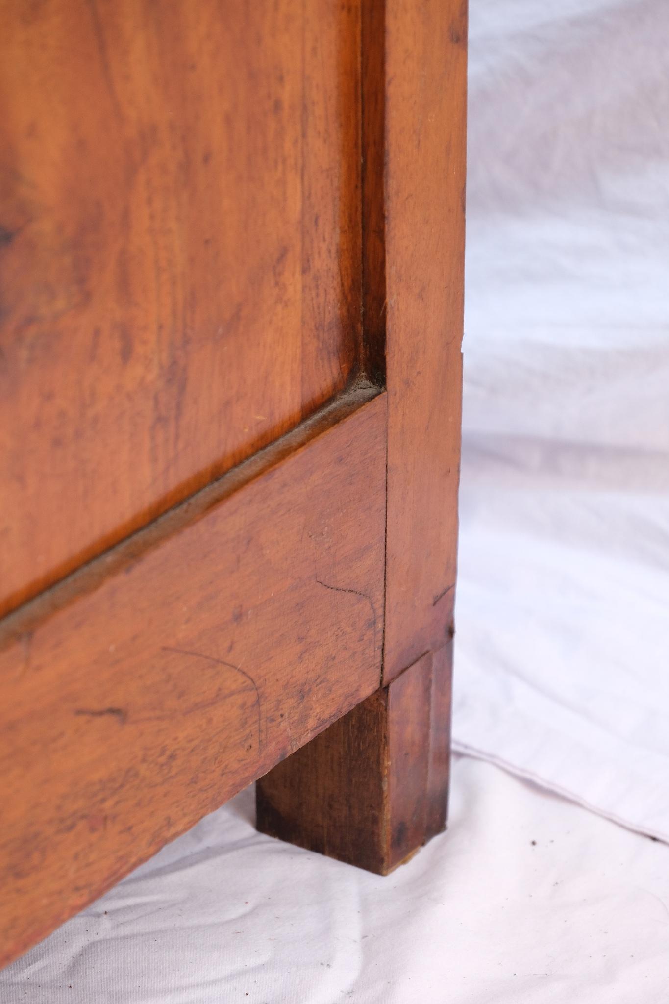 French Commode from the Late 18th Century - 12/15