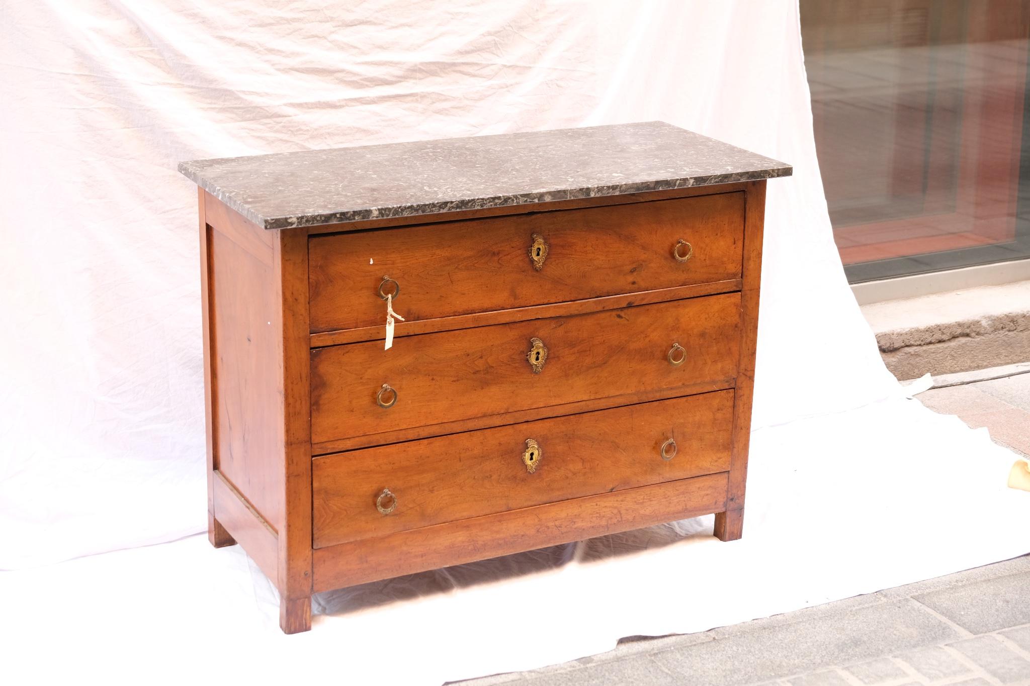 French Commode from the Late 18th Century - 3/15