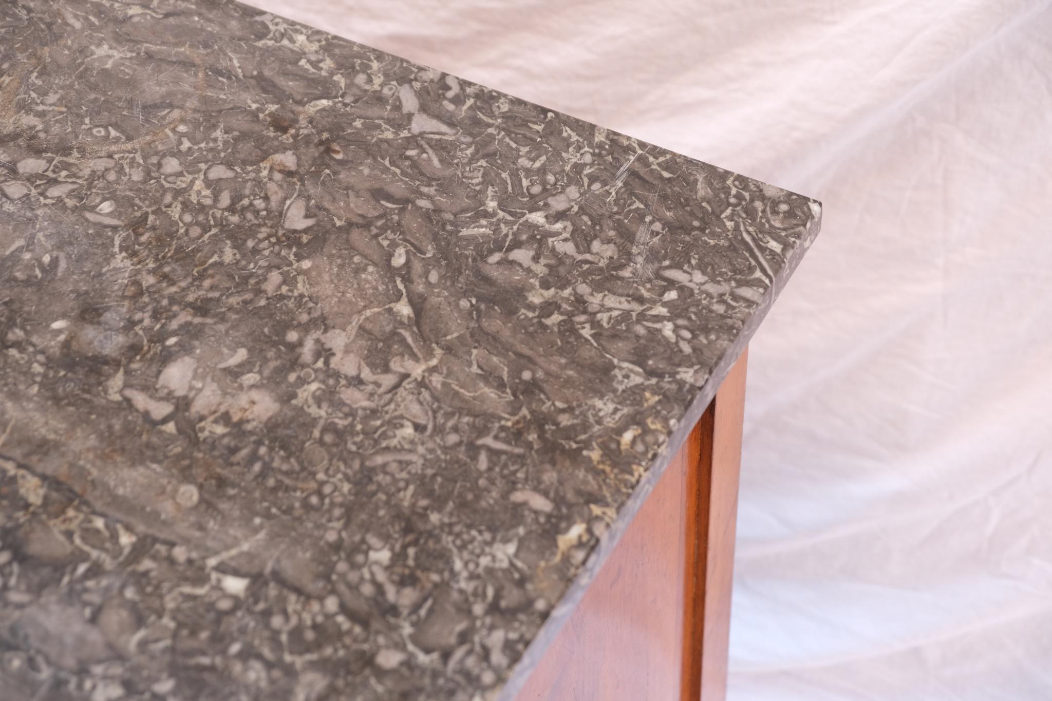 French Commode from the Late 18th Century - 11/15