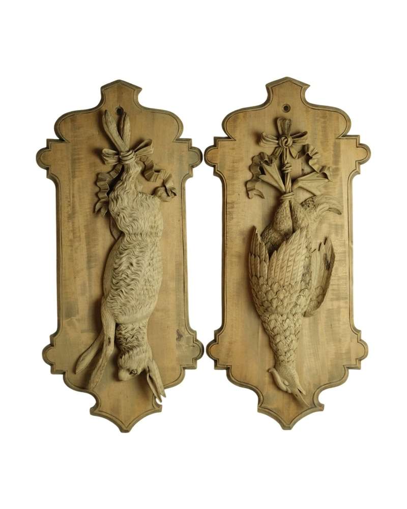 Paneles de Madera del Siglo XIX con Relieves de Caza