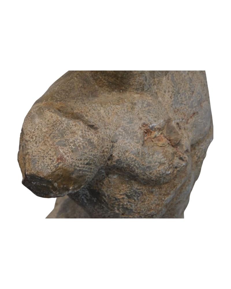 estatua-de-hombre-en-piedra-artista-aleman-mid-century-mallorca