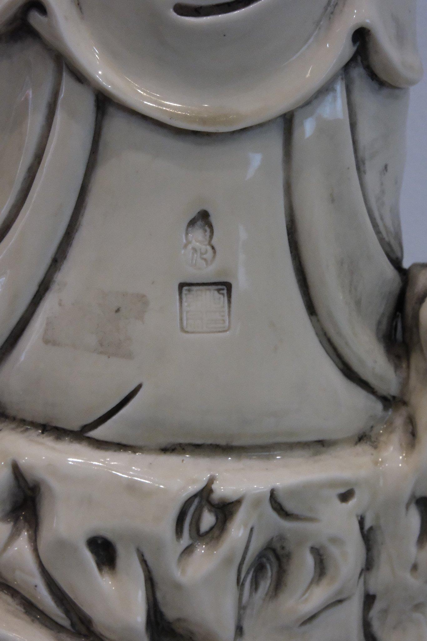 buddha-con-nino-en-ceramica-siglo-xx