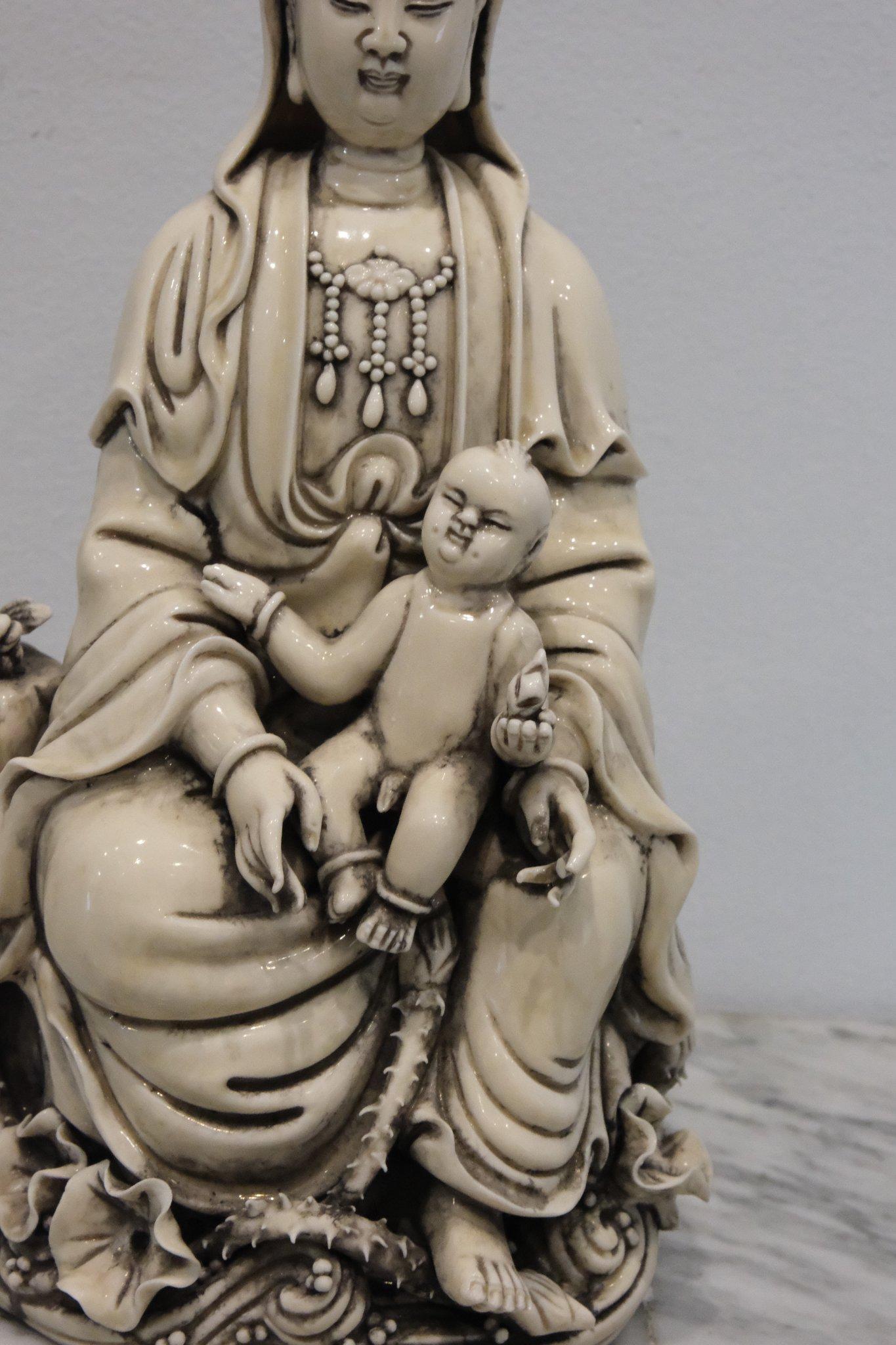 buddha-con-nino-en-ceramica-siglo-xx