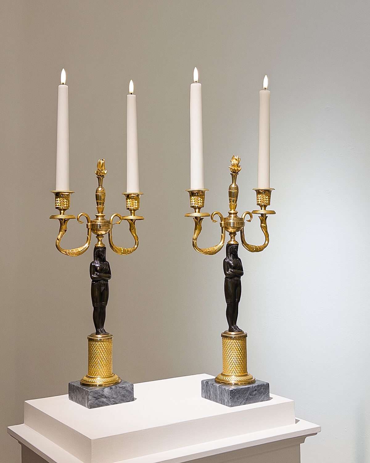 Pareja de Candelabros Directorio