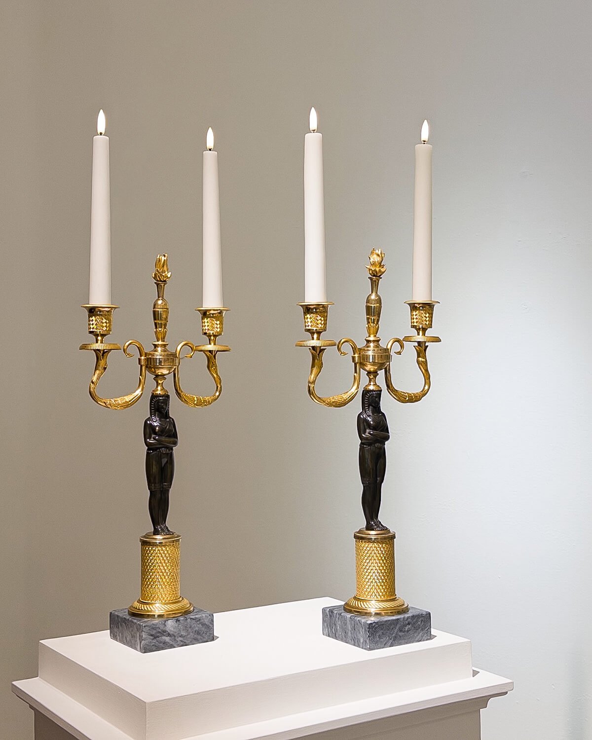 Pareja de Candelabros Directorio