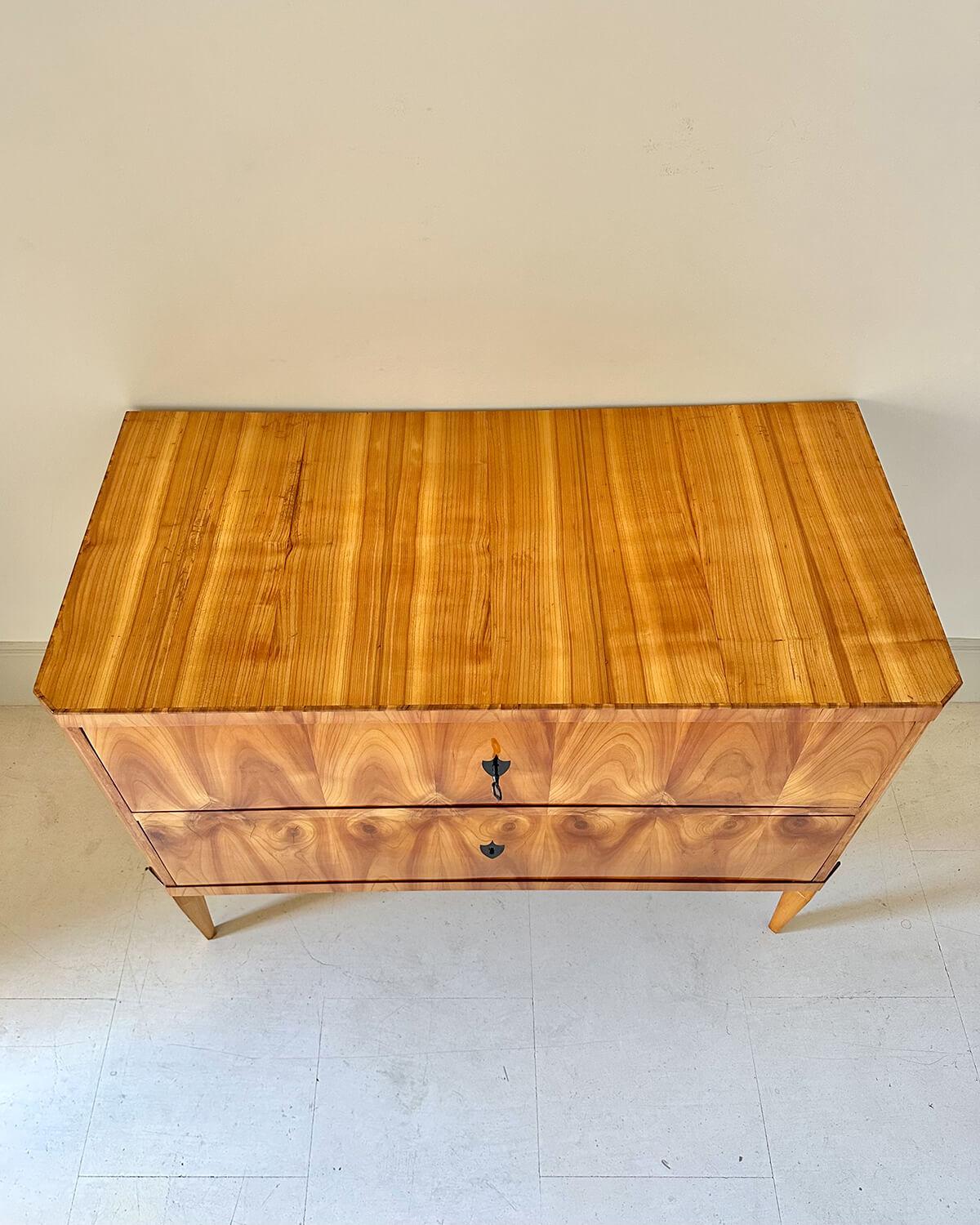 Cómoda alemana Biedermeier