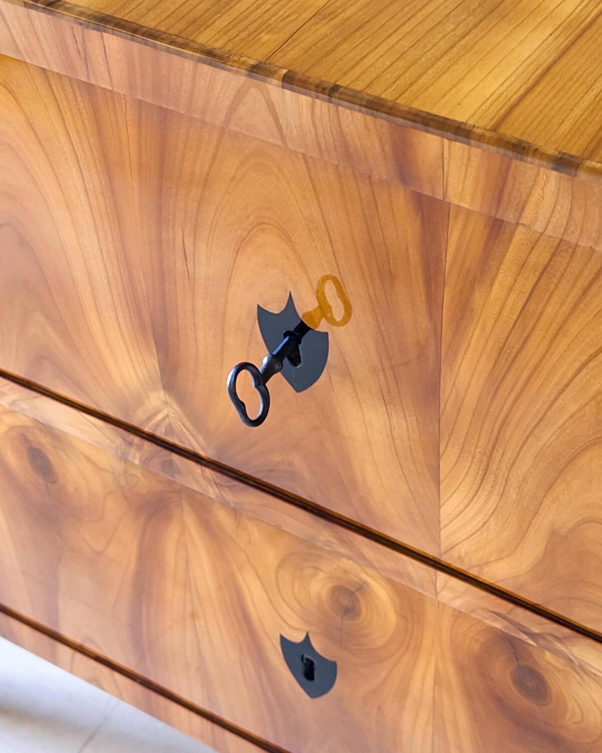 Cómoda alemana Biedermeier