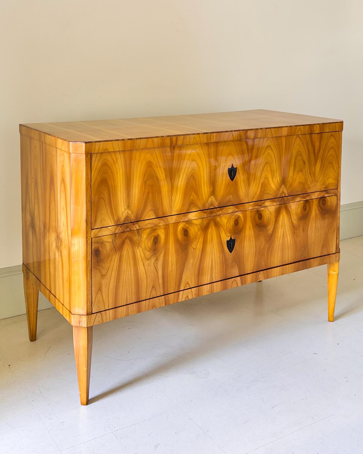 Cómoda alemana Biedermeier