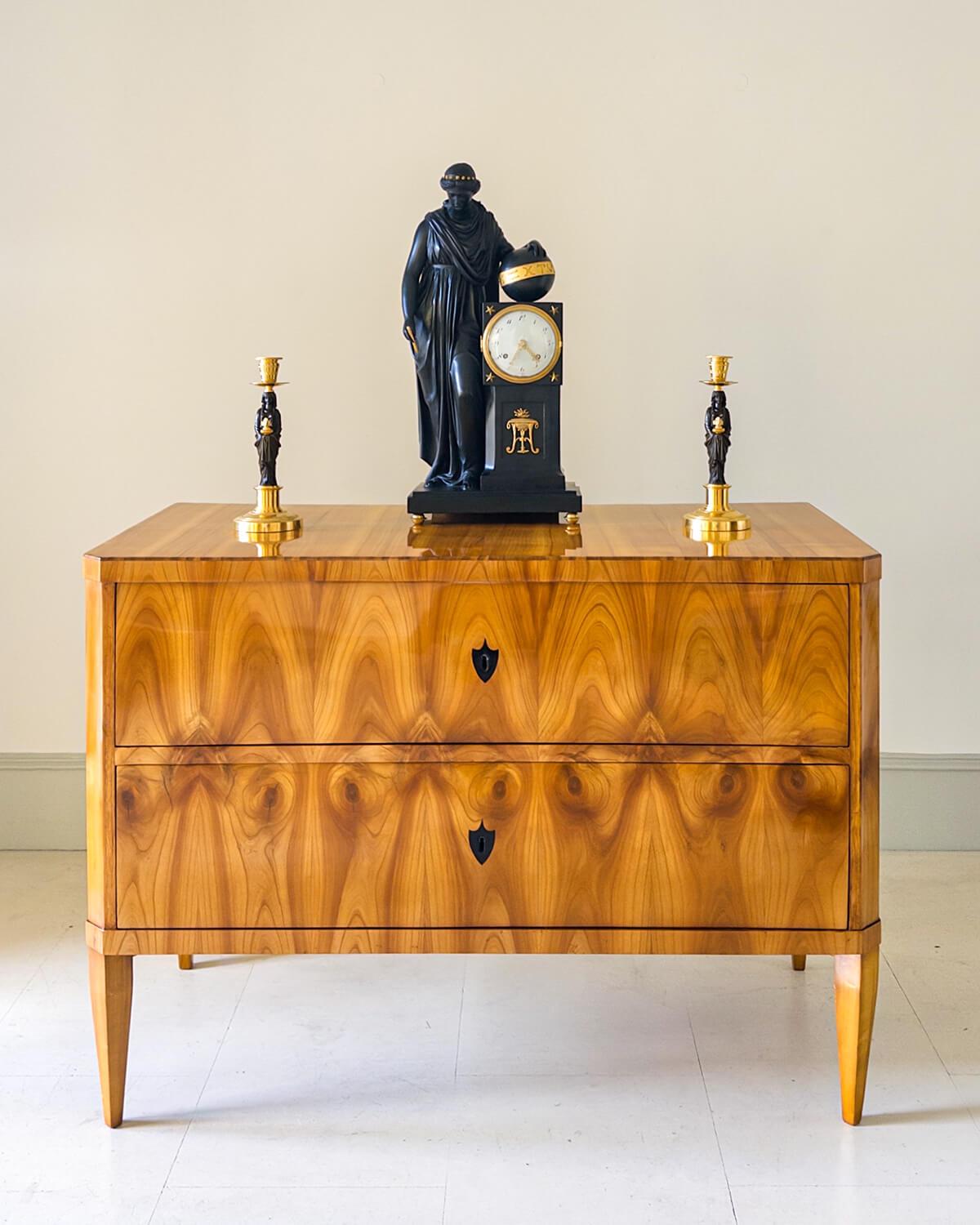 Cómoda alemana Biedermeier