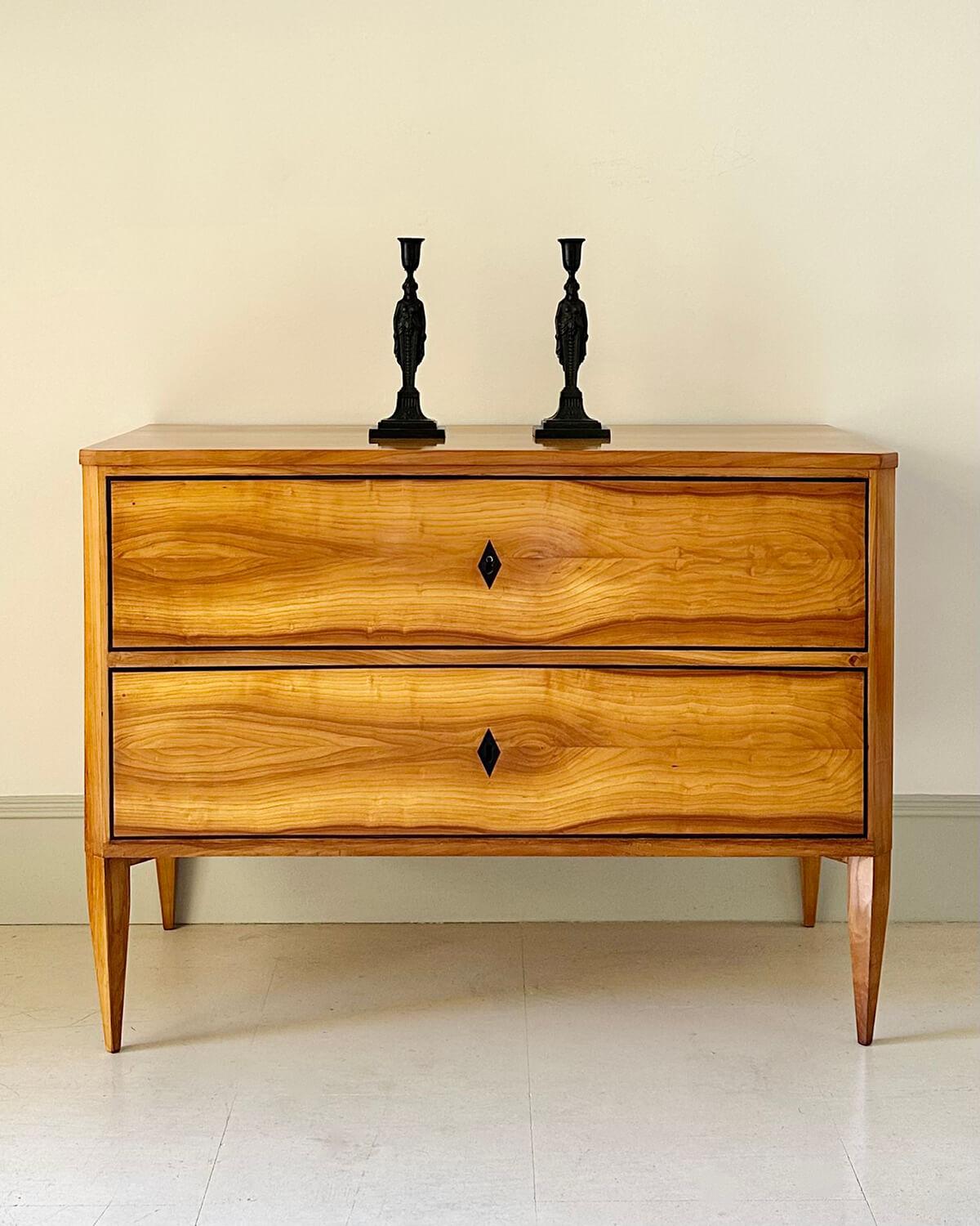 Cómoda Biedermeier de Cerezo