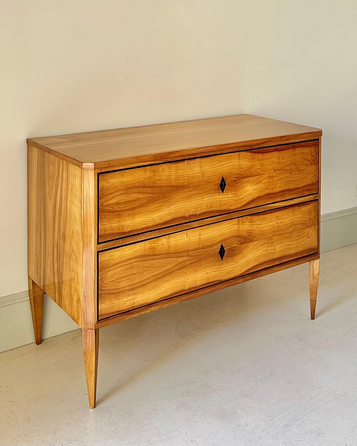 Cómoda Biedermeier de Cerezo