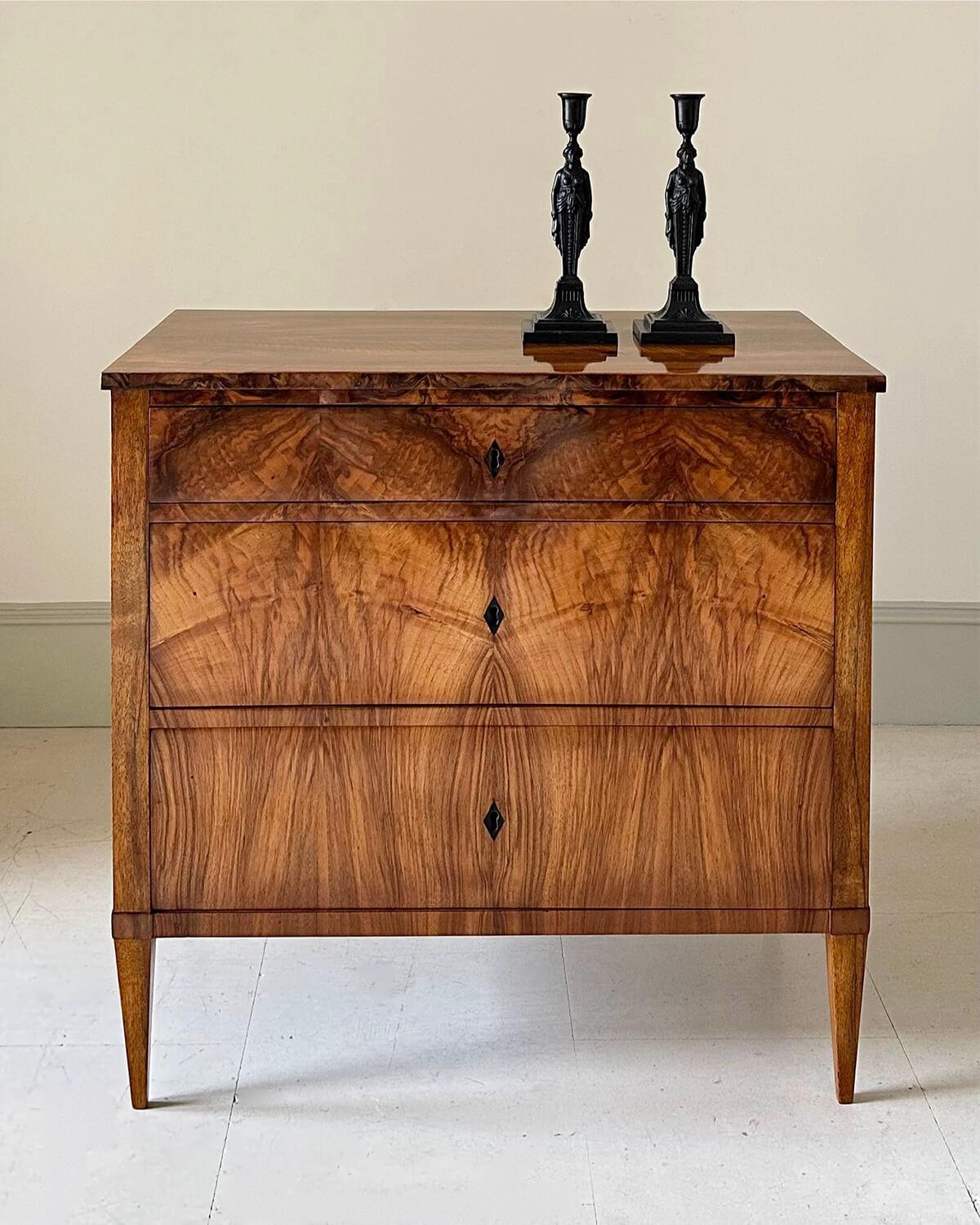 Cómoda Alemana Biedermeier