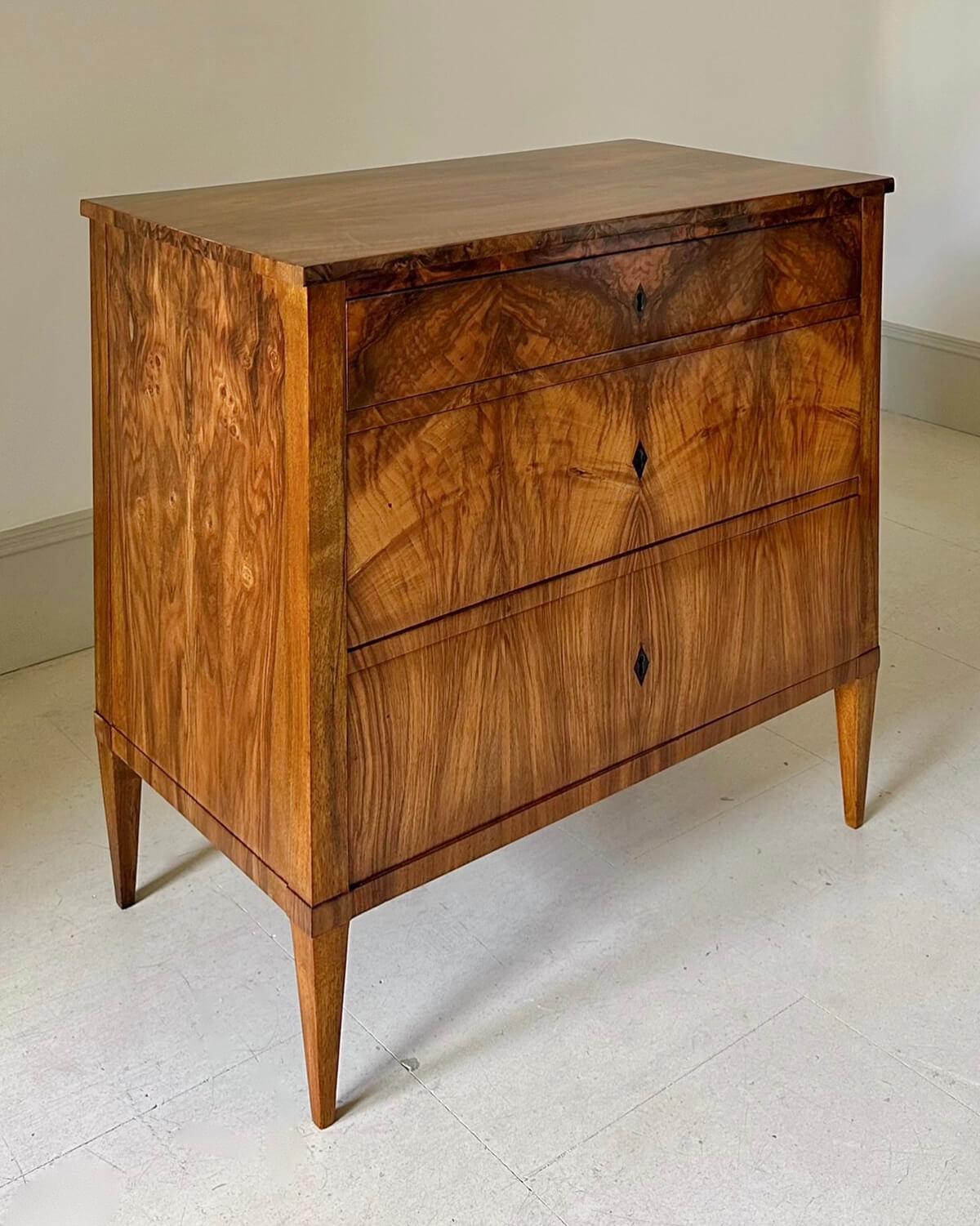 Cómoda Alemana Biedermeier