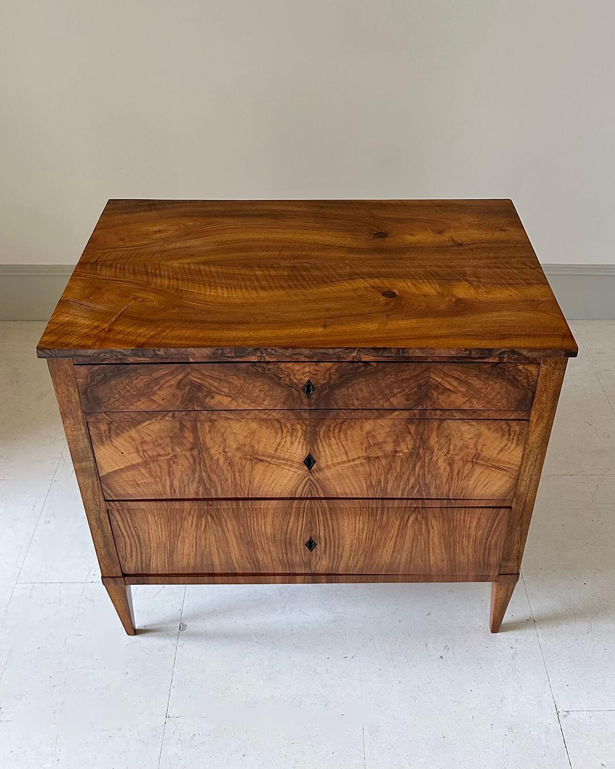 Cómoda Alemana Biedermeier