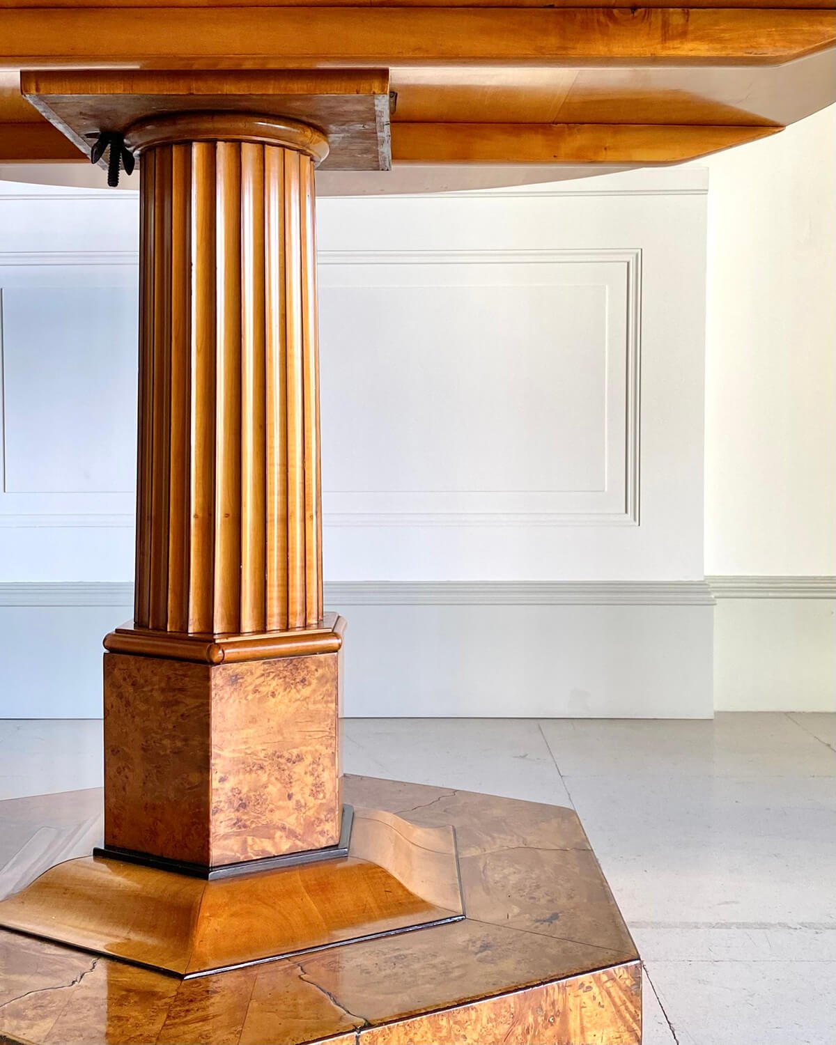 Mesa Biedermeier Austríaca