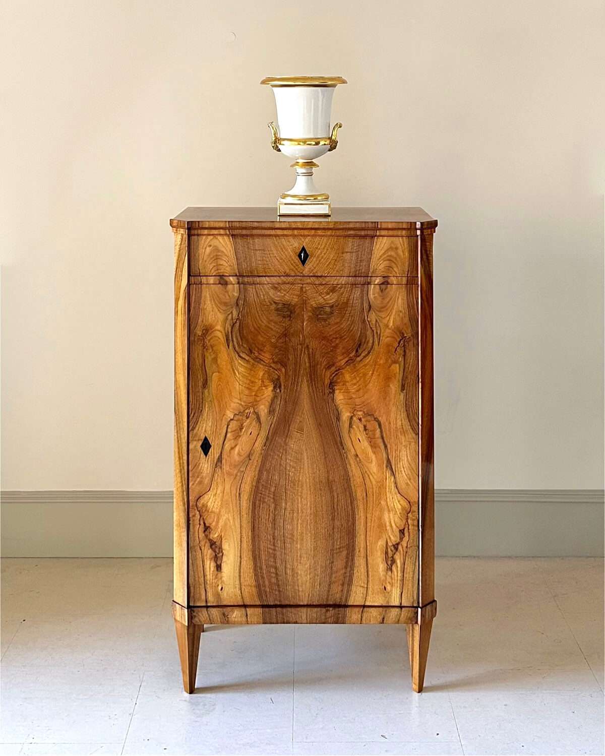 Aparador Biedermeier alemán