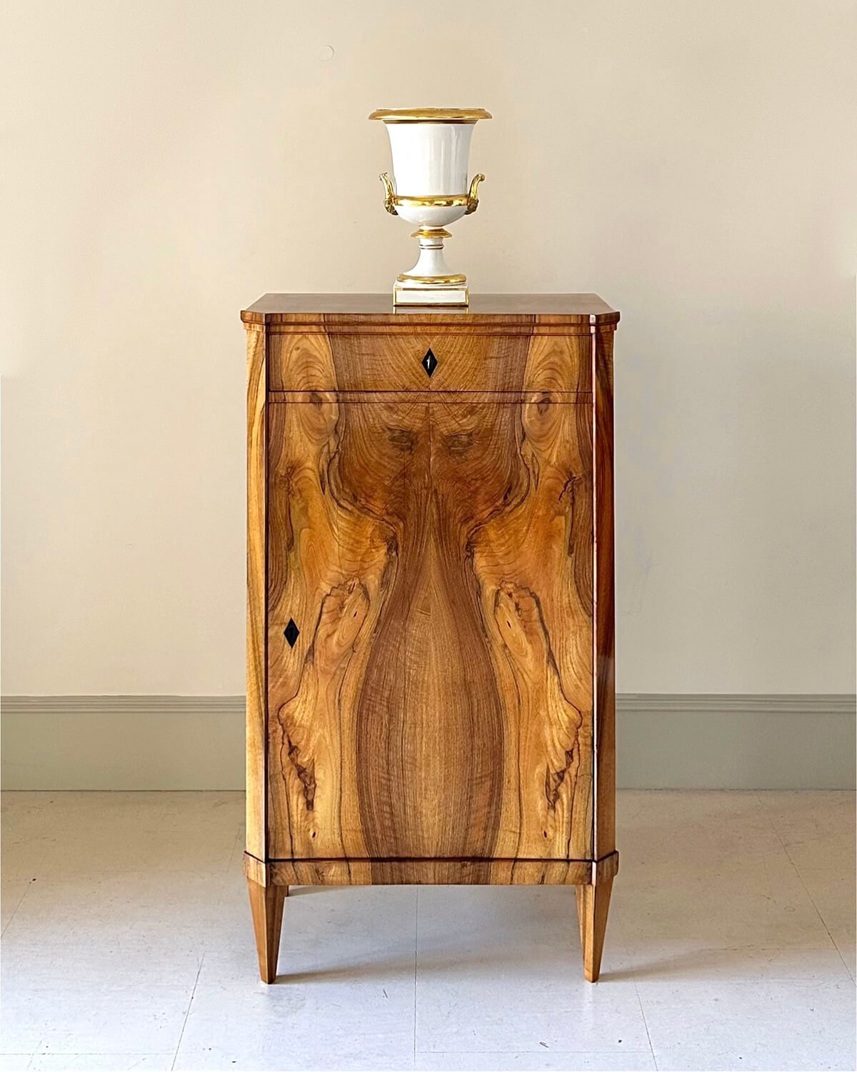 Aparador Biedermeier alemán