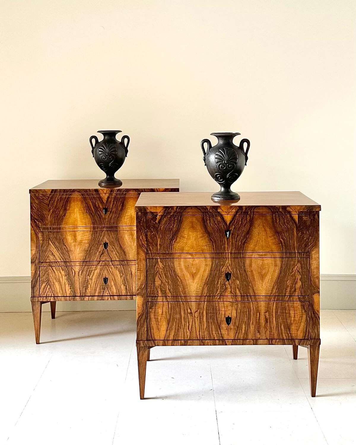 Pareja de cómodas Biedermeier