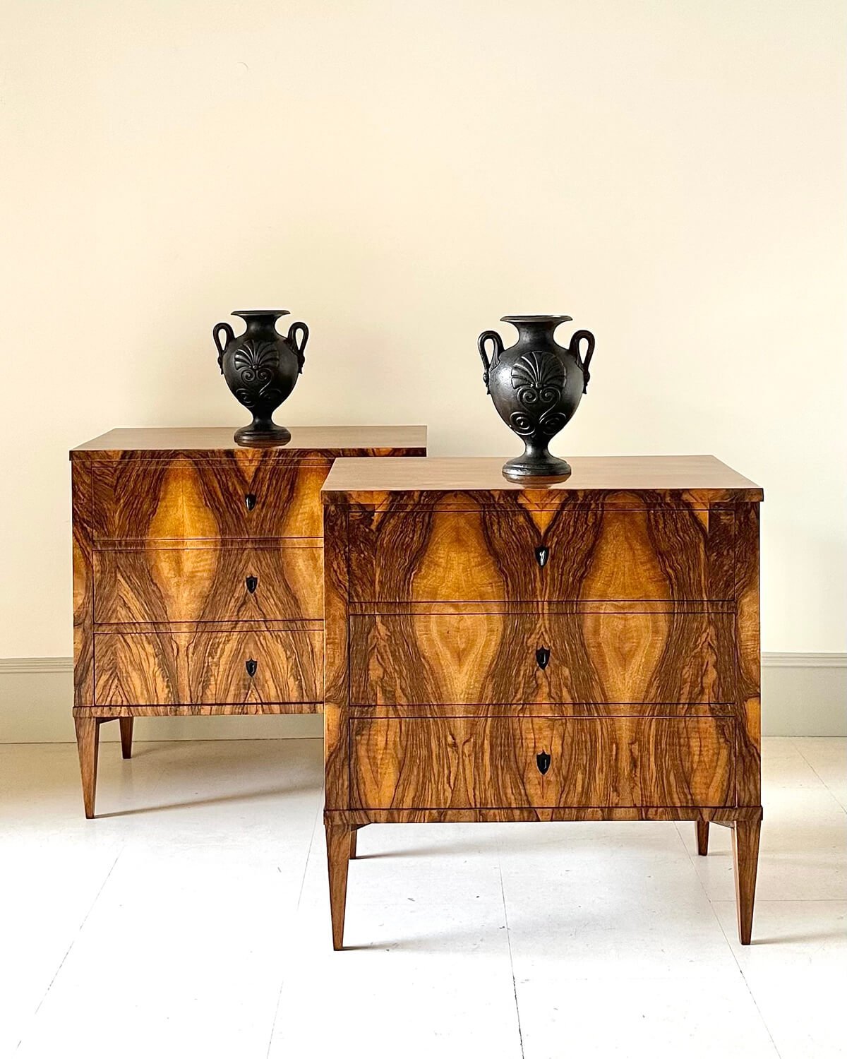 Pareja de cómodas Biedermeier