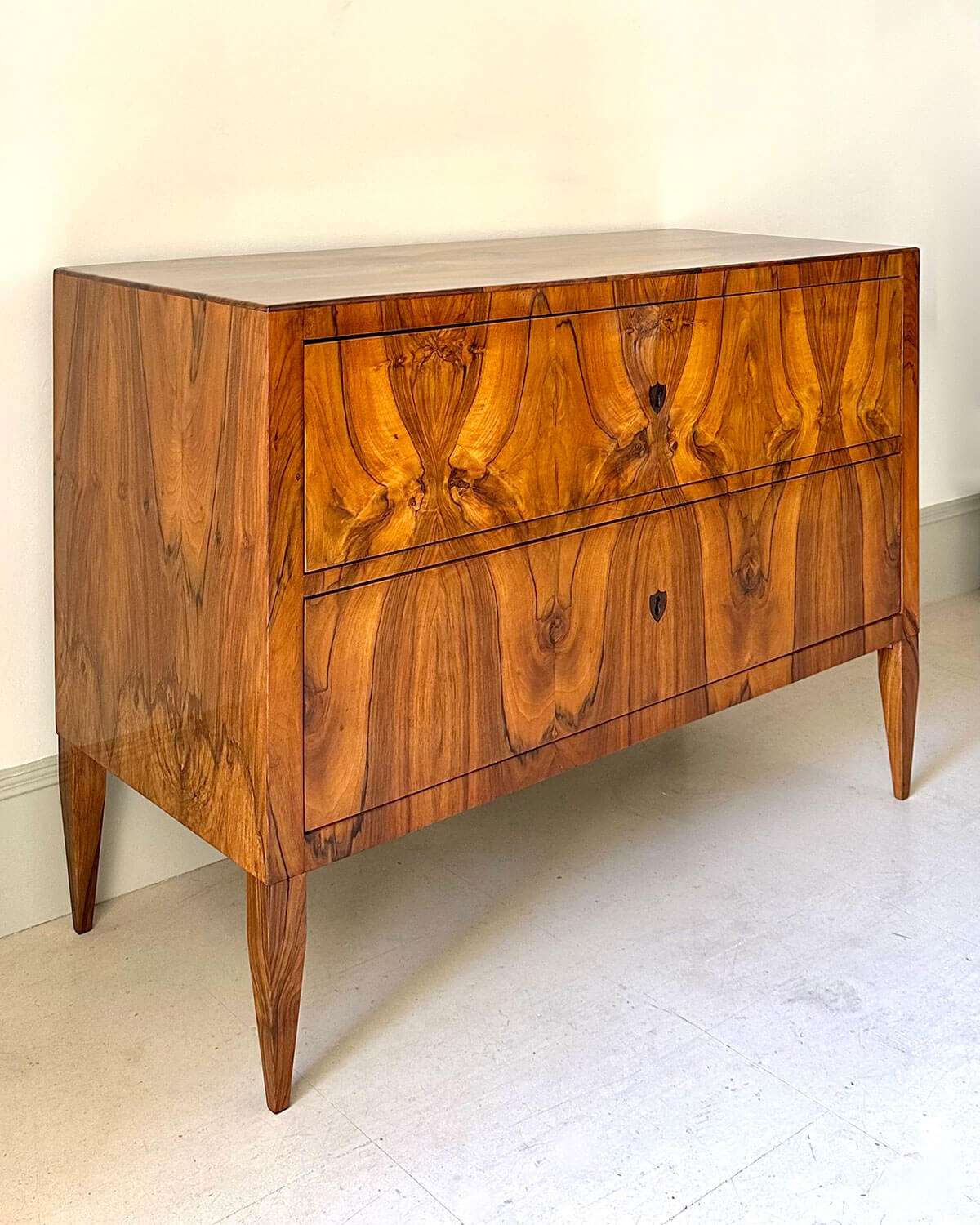 Cómoda Biedermeier Austriaca