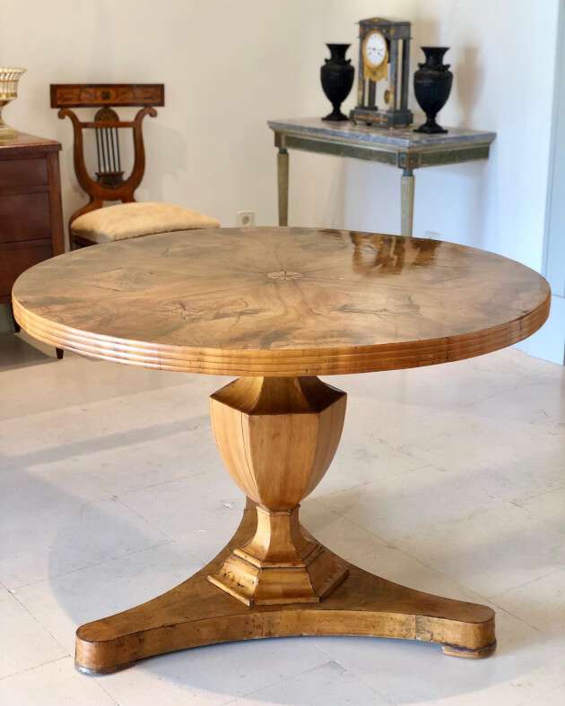 Mesa Biedermeier