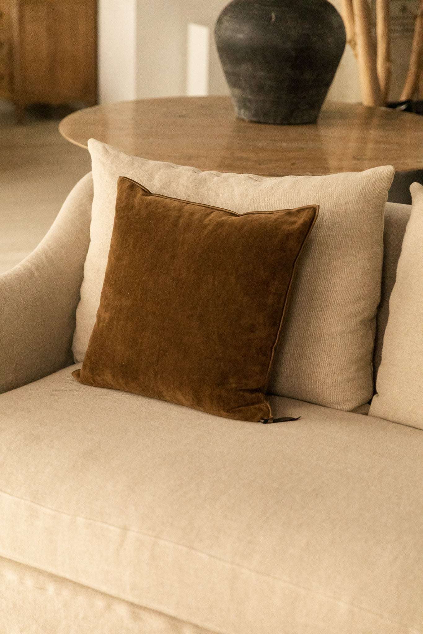 VINTAGE BROWN VELVET CUSHION